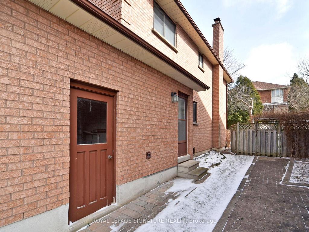 









65


Long Island

Crescent,
Markham,




ON
L3P 7M1

