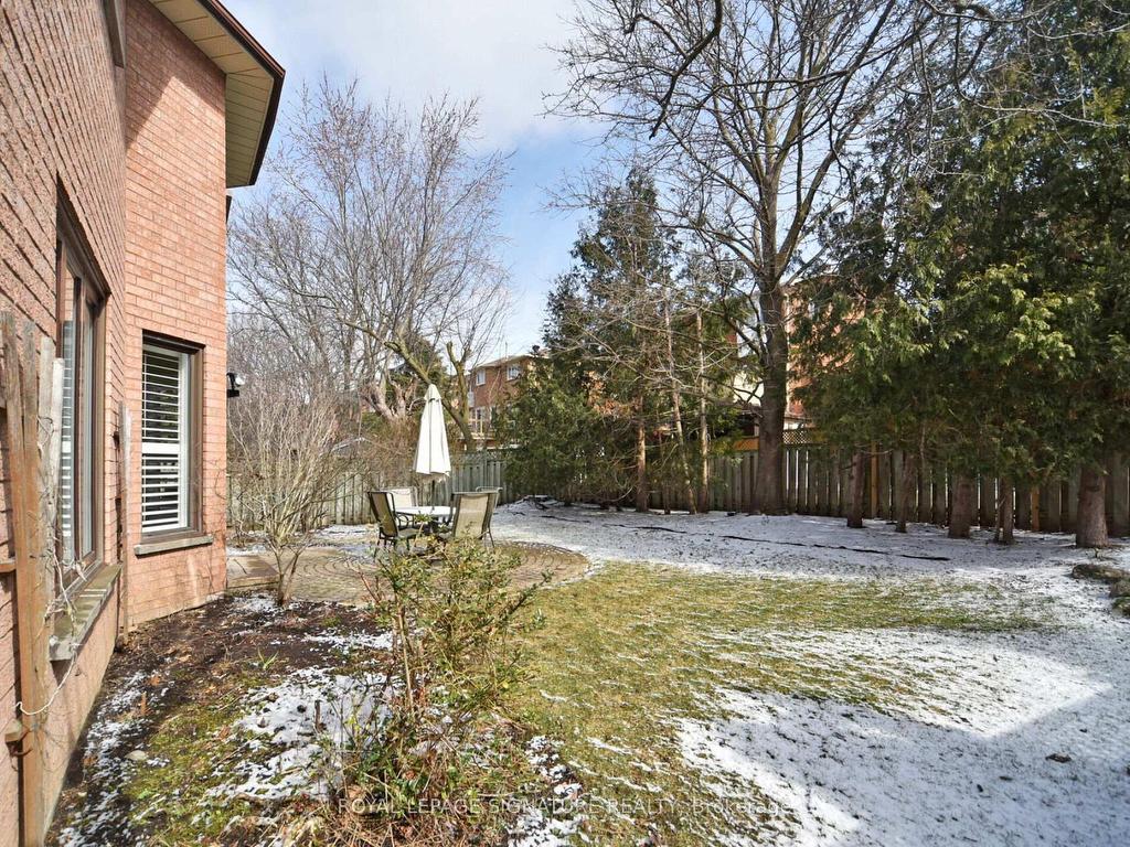









65


Long Island

Crescent,
Markham,




ON
L3P 7M1

