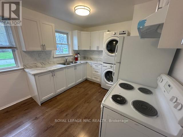












MAIN ONLY - 51 MCMANN DRIVE

,
Thorold (Thorold Downtown),




Ontario
L2V2V6

