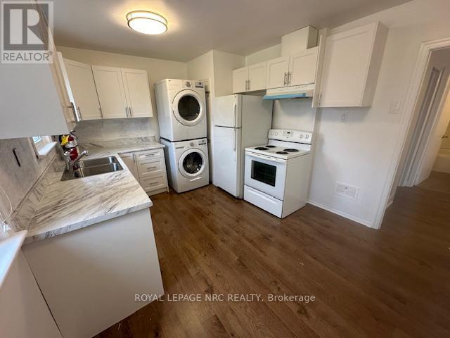 












MAIN ONLY - 51 MCMANN DRIVE

,
Thorold (Thorold Downtown),




Ontario
L2V2V6

