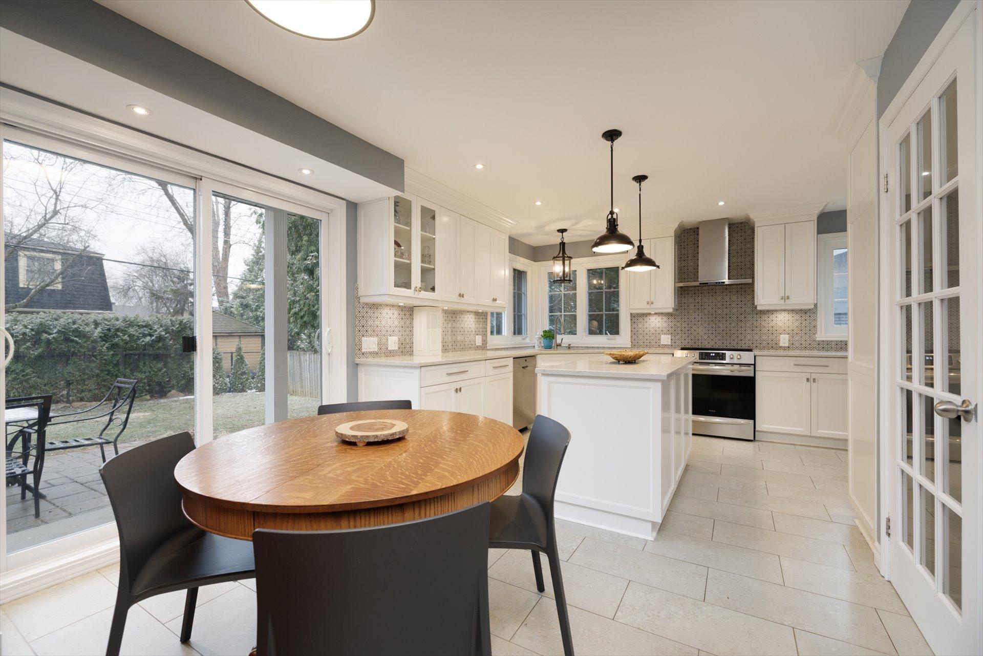 









226


Av. Loxley

,
Beaconsfield,




QC
H9W1L1

