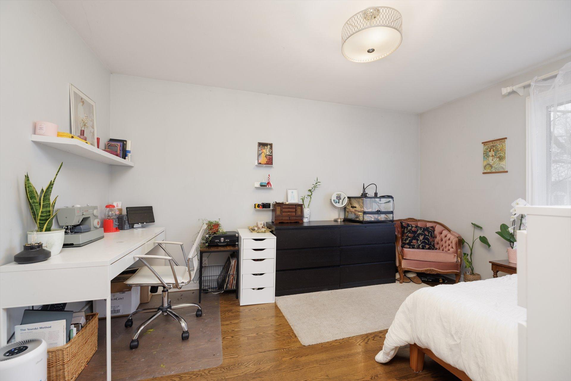 









226


Av. Loxley

,
Beaconsfield,




QC
H9W1L1

