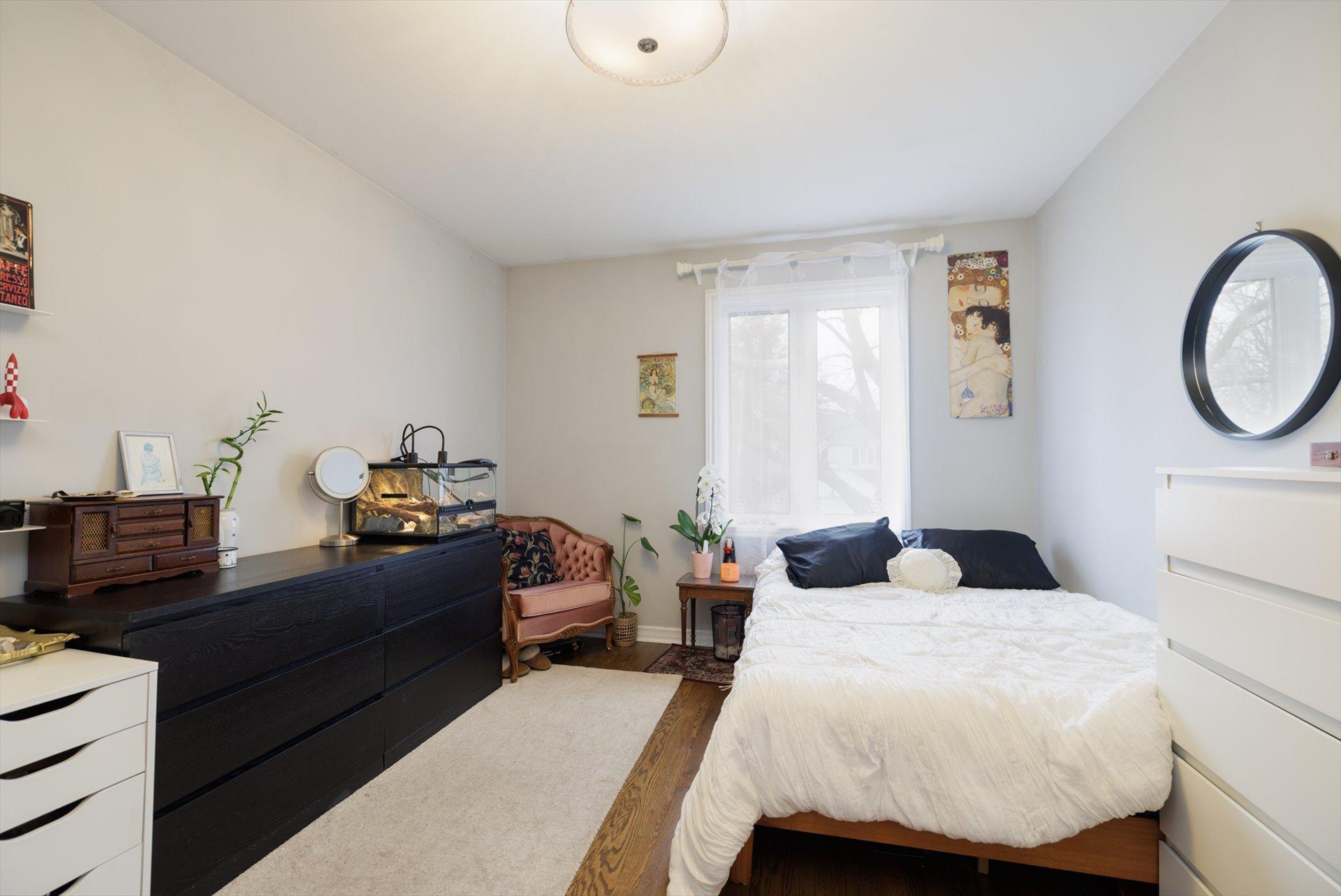 









226


Av. Loxley

,
Beaconsfield,




QC
H9W1L1

