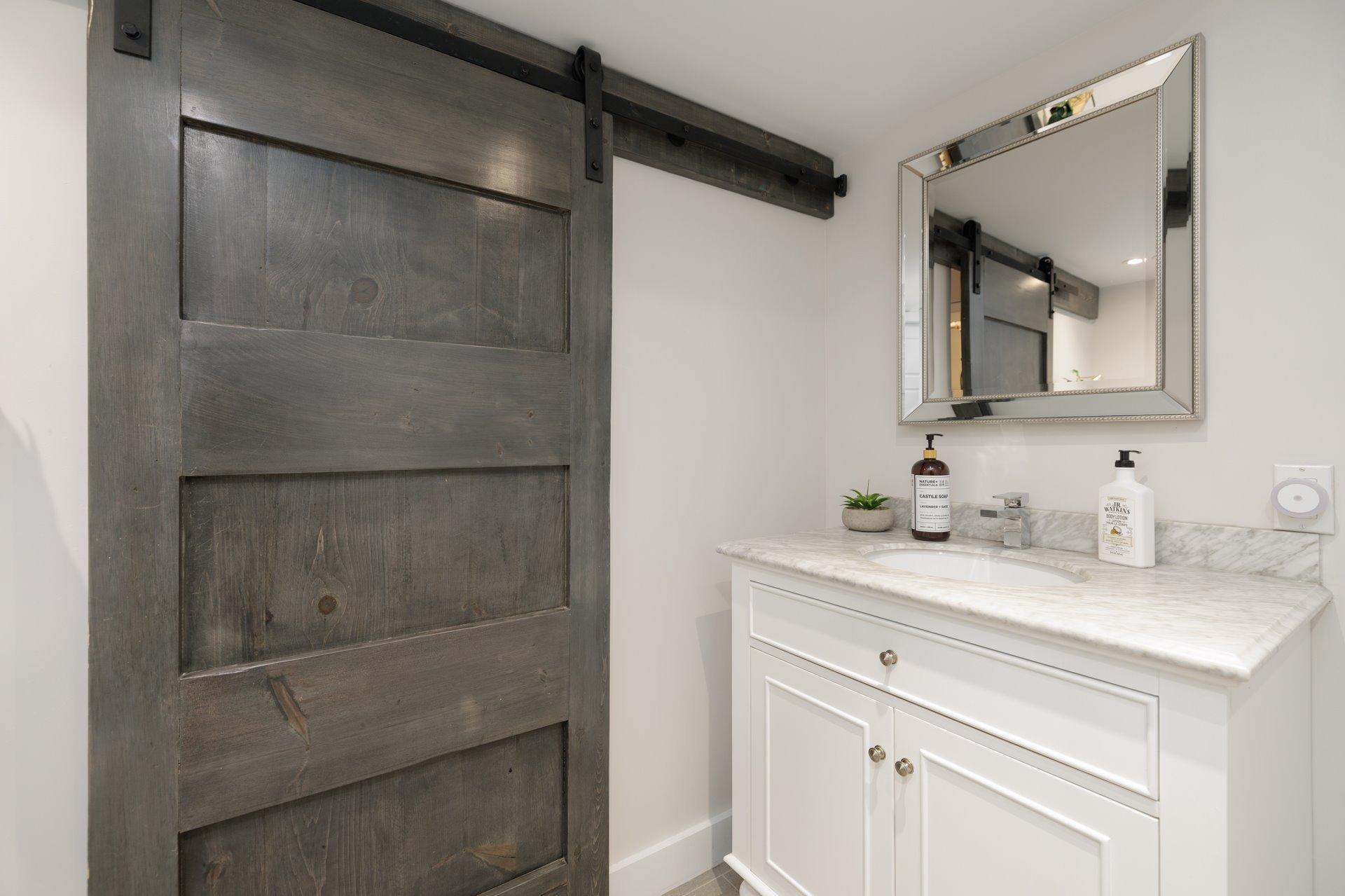 









226


Av. Loxley

,
Beaconsfield,




QC
H9W1L1

