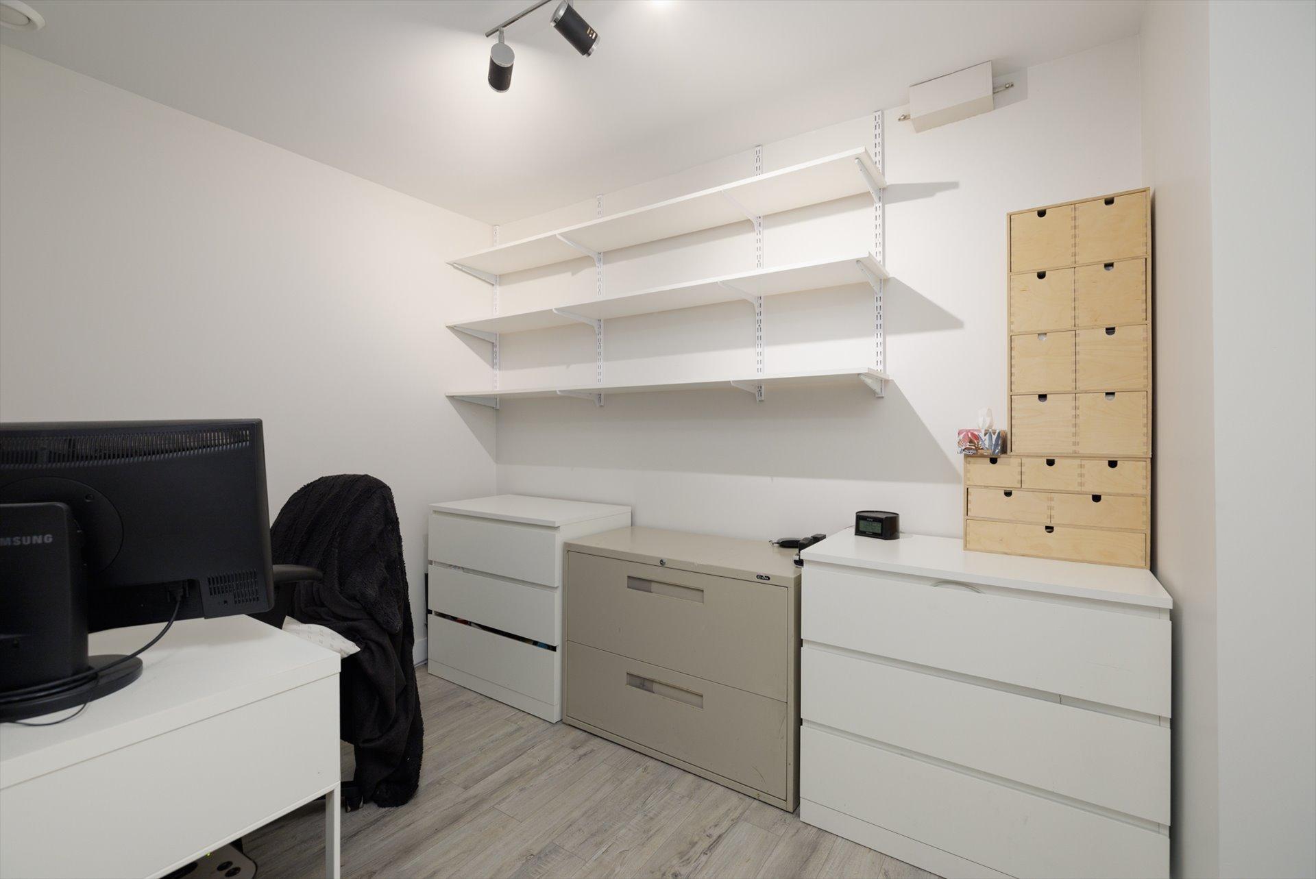 









226


Av. Loxley

,
Beaconsfield,




QC
H9W1L1

