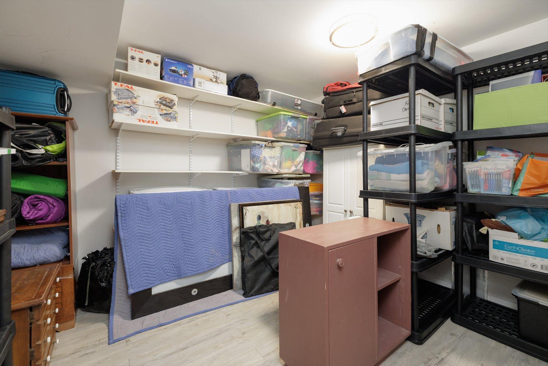









226


Av. Loxley

,
Beaconsfield,




QC
H9W1L1

