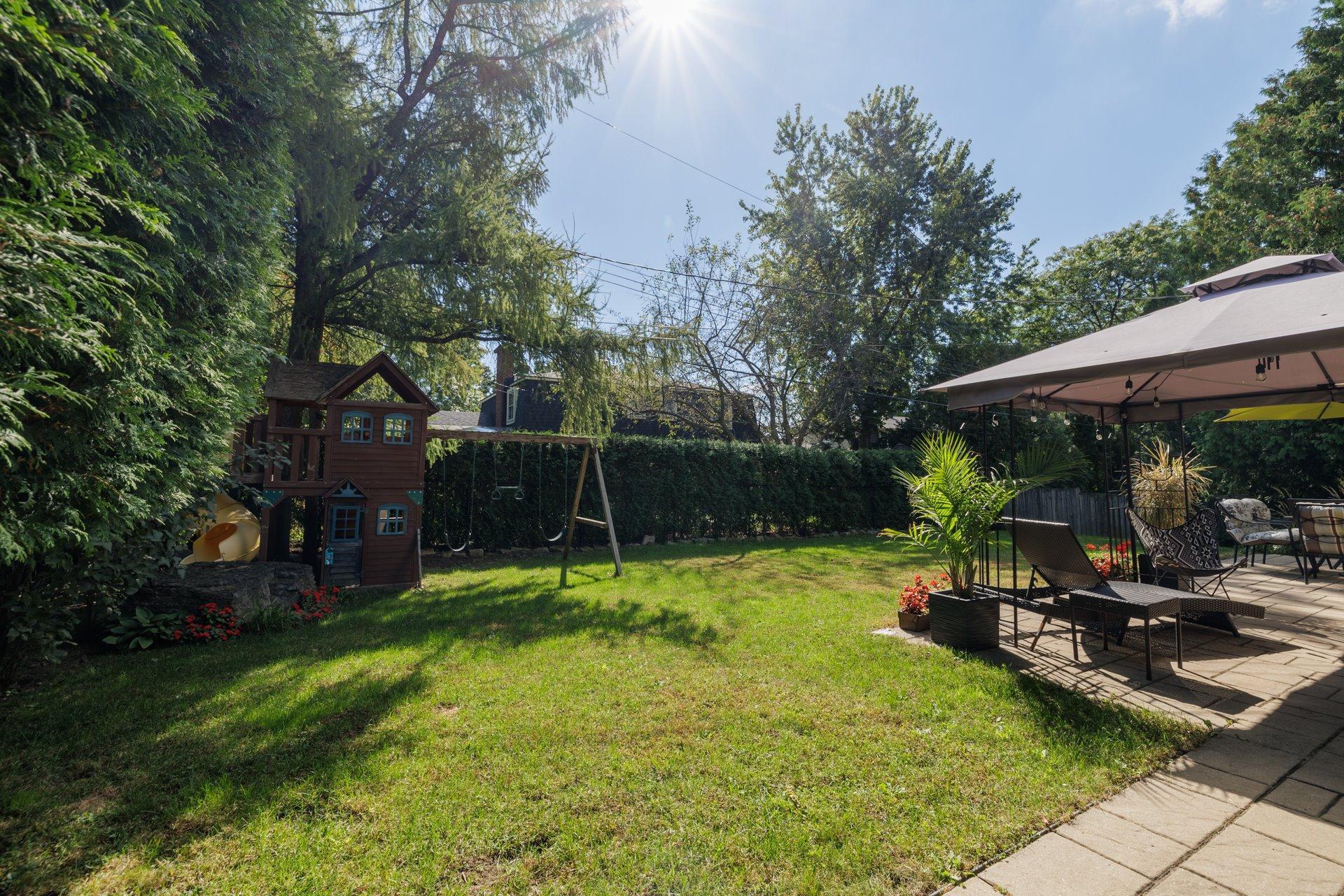 









226


Av. Loxley

,
Beaconsfield,




QC
H9W1L1

