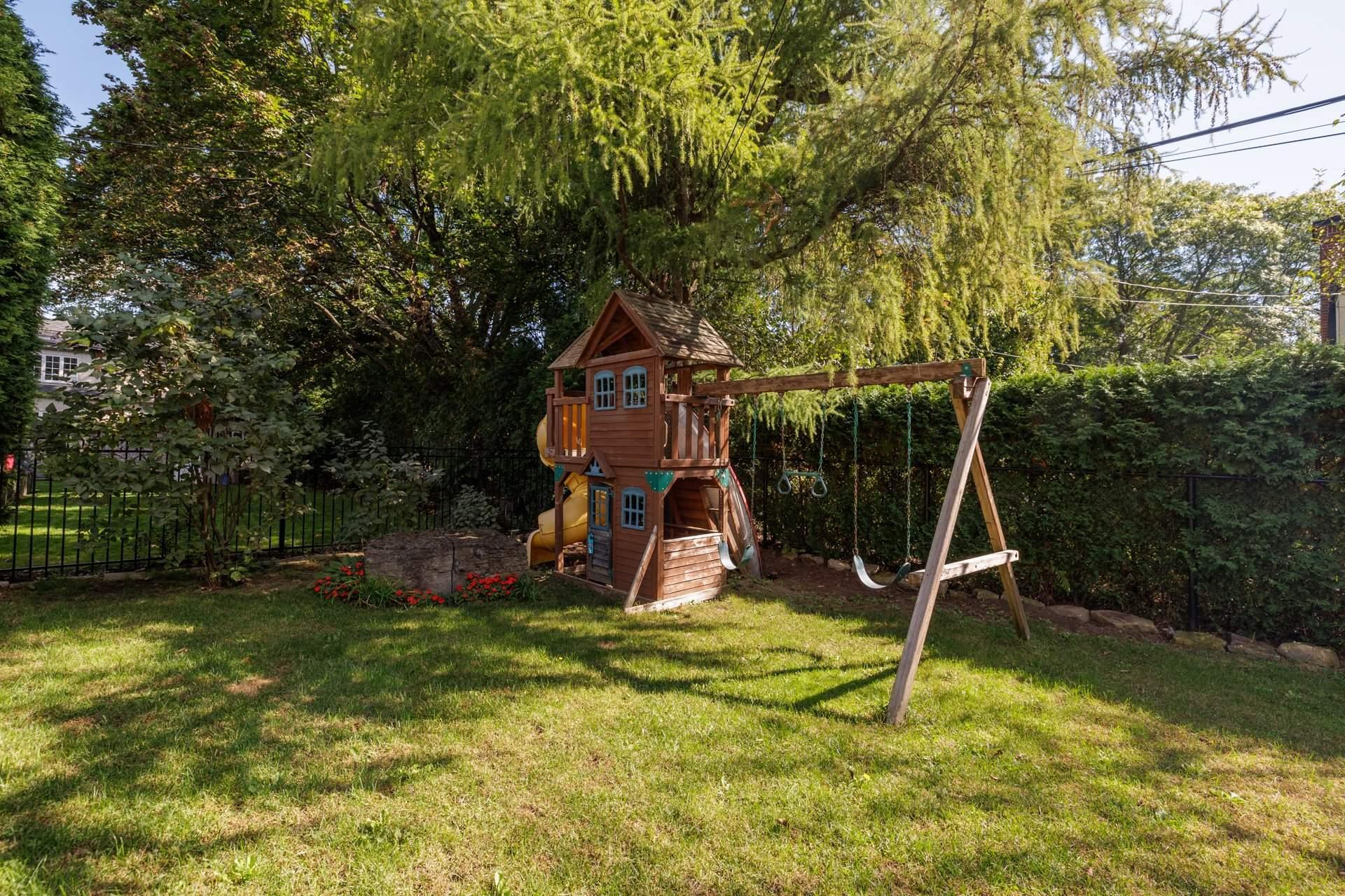 









226


Av. Loxley

,
Beaconsfield,




QC
H9W1L1

