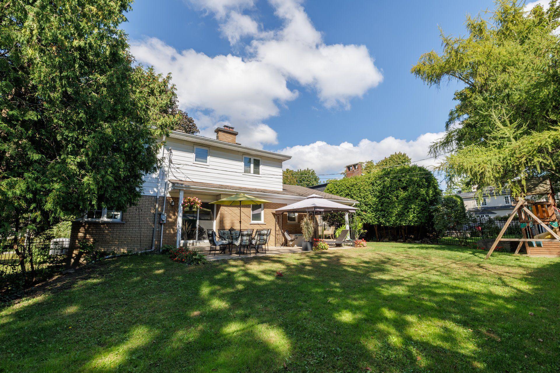 









226


Av. Loxley

,
Beaconsfield,




QC
H9W1L1

