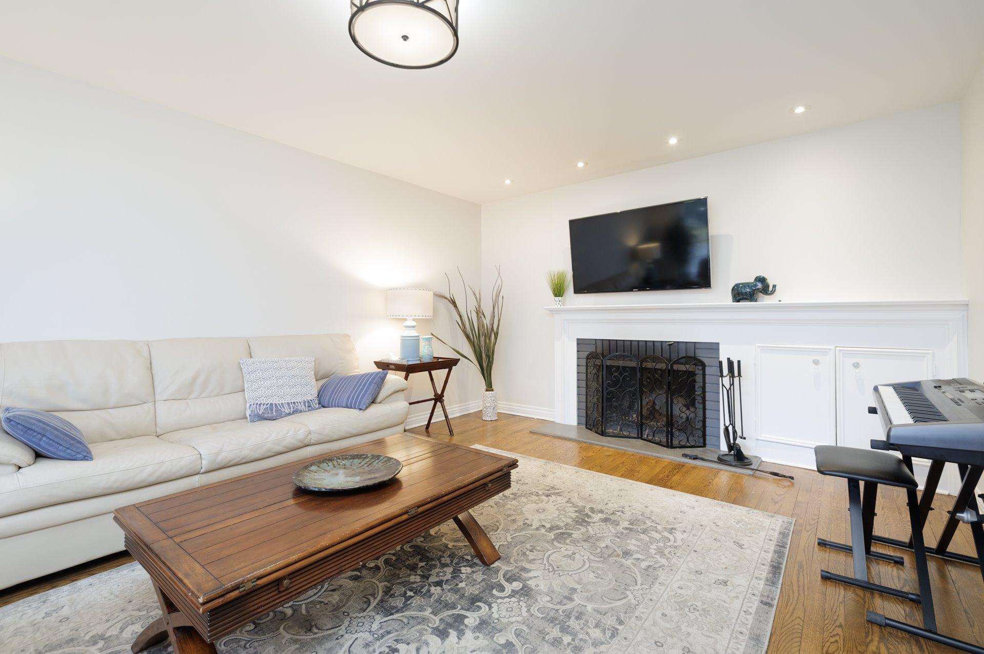 









226


Av. Loxley

,
Beaconsfield,




QC
H9W1L1

