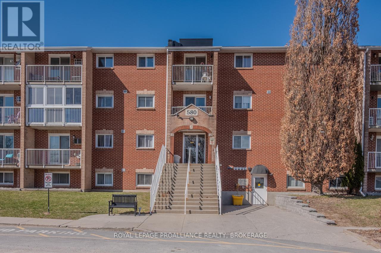 












114 - 580 ARMSTRONG ROAD

,
Kingston (East Gardiners Rd),




Ontario
K7M8M3


