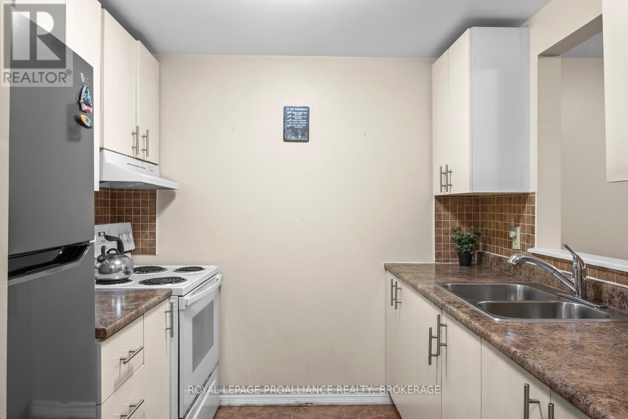 












114 - 580 ARMSTRONG ROAD

,
Kingston (East Gardiners Rd),




Ontario
K7M8M3

