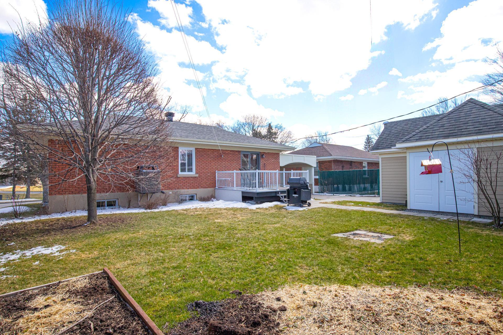 









1530


Rue Vidal

,
Saint-Hyacinthe,




QC
J2T1A9

