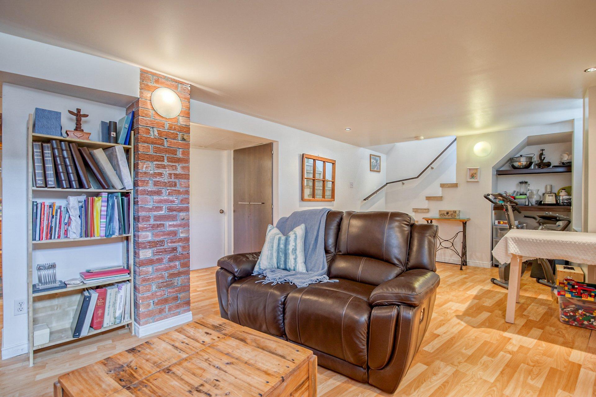 









1530


Rue Vidal

,
Saint-Hyacinthe,




QC
J2T1A9

