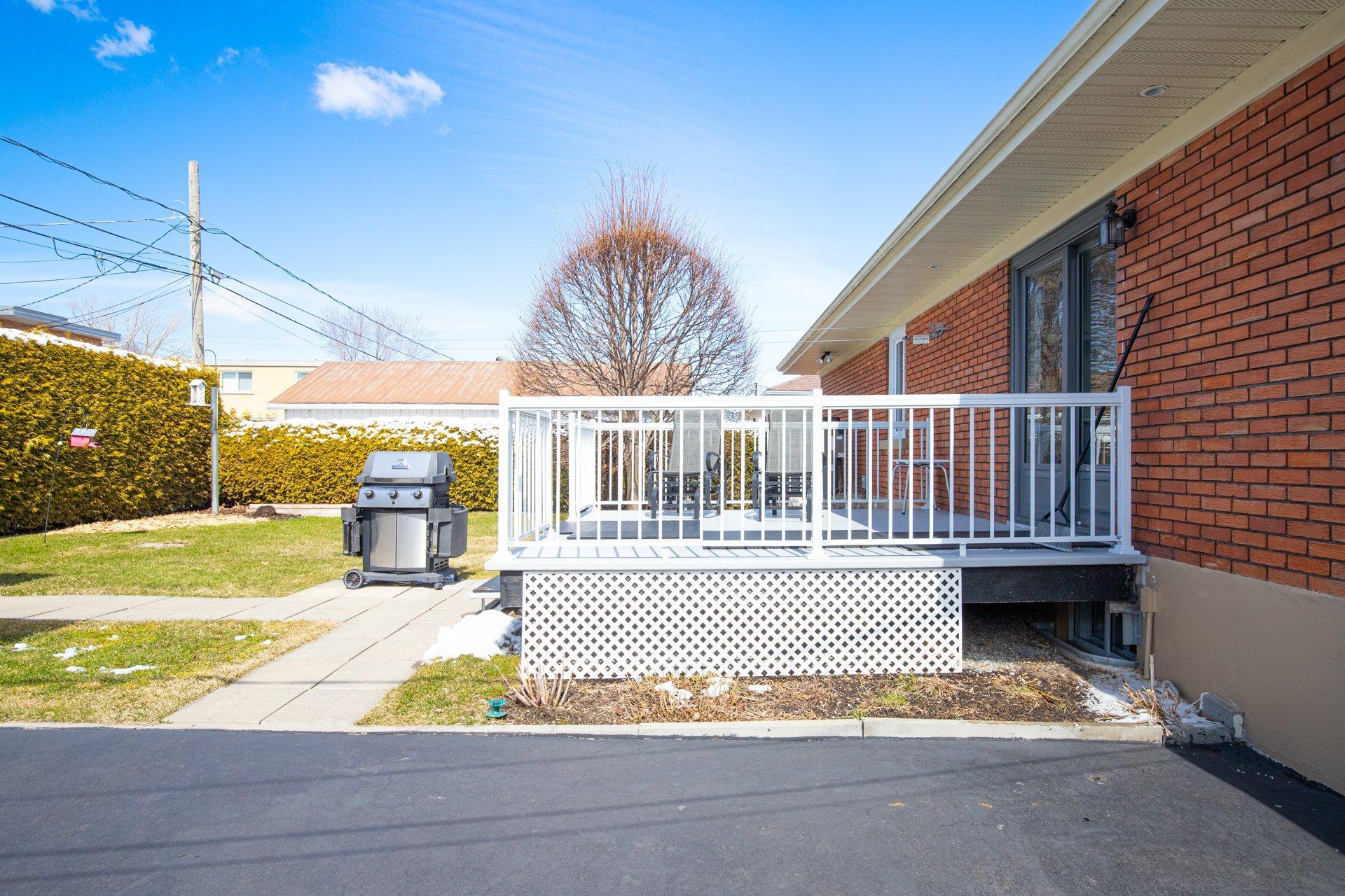 









1530


Rue Vidal

,
Saint-Hyacinthe,




QC
J2T1A9

