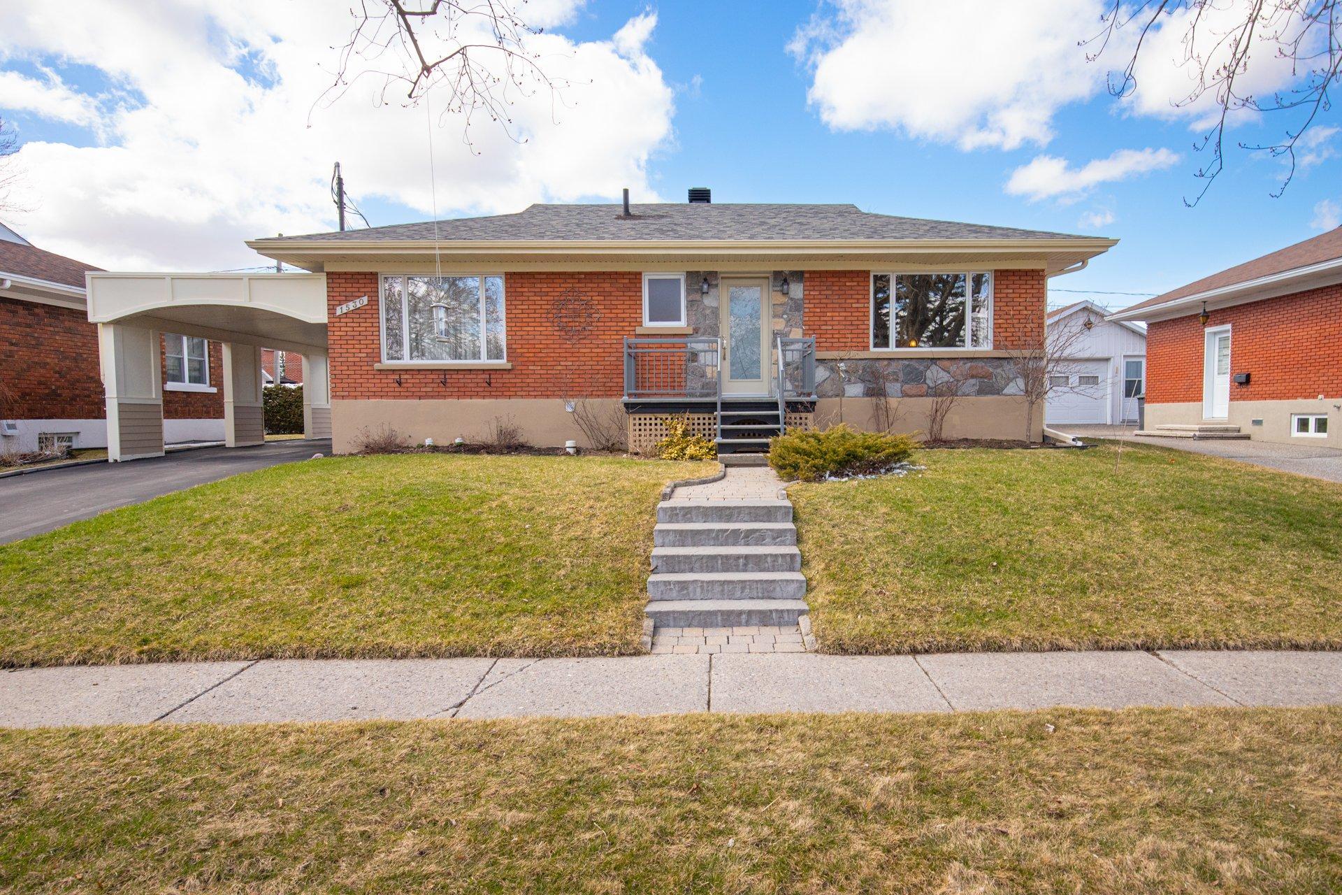 









1530


Rue Vidal

,
Saint-Hyacinthe,




QC
J2T1A9

