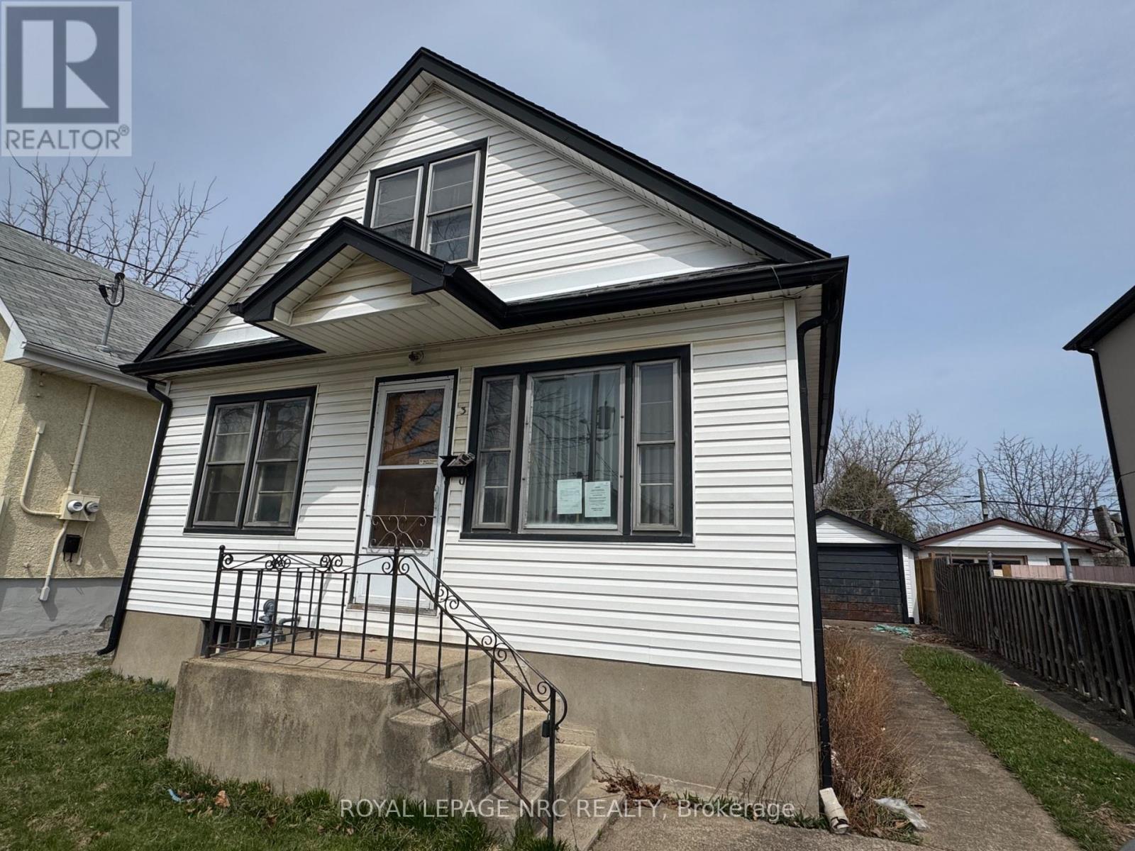 












3 EASTBOURNE AVENUE

,
St. Catharines (Facer),




Ontario
L2M5K3

