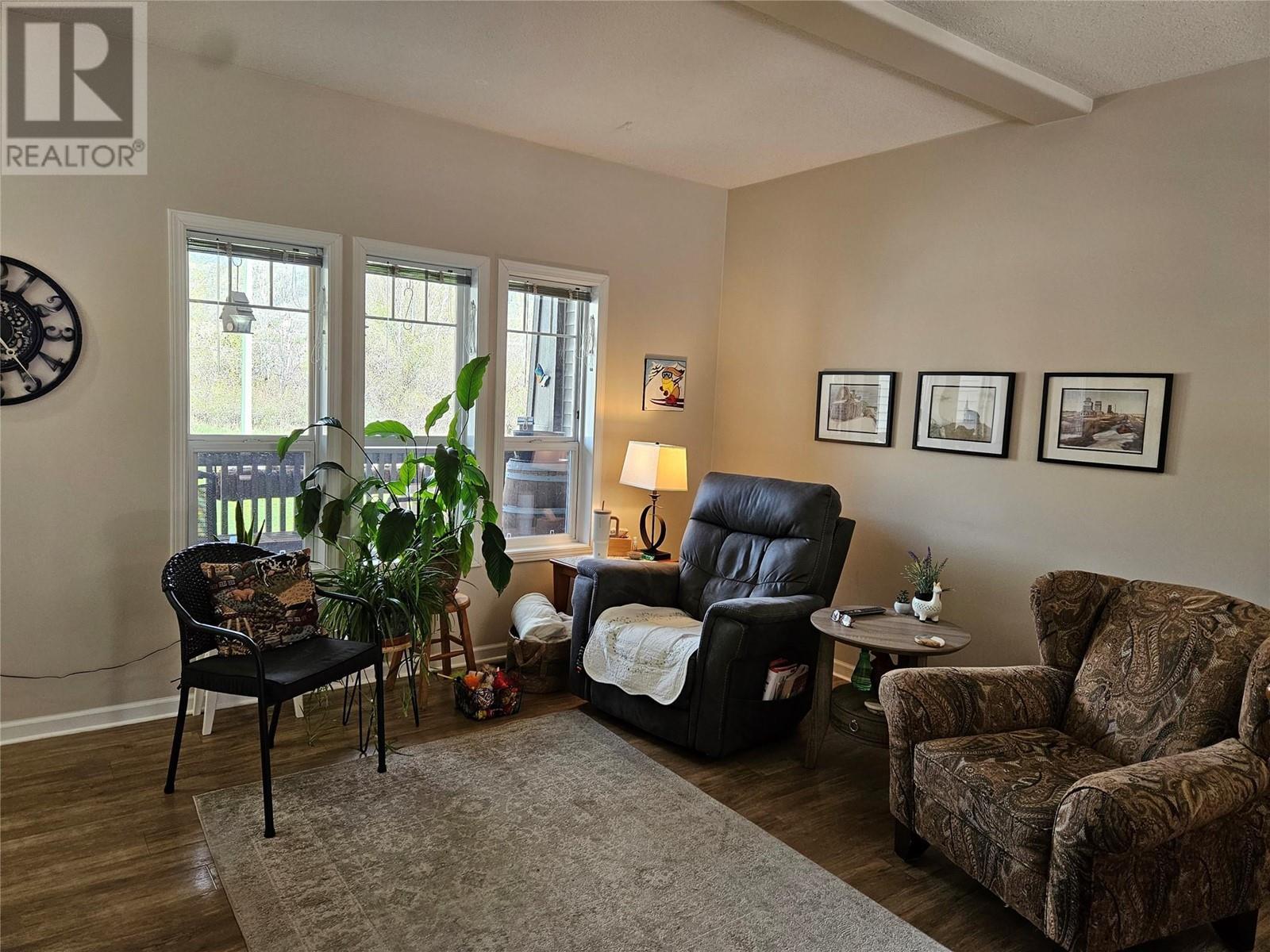 












713 9th Avenue

,
Keremeos,




British Columbia
V0X1N3

