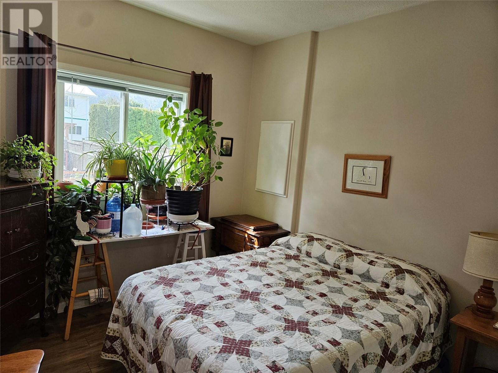 












713 9th Avenue

,
Keremeos,




British Columbia
V0X1N3

