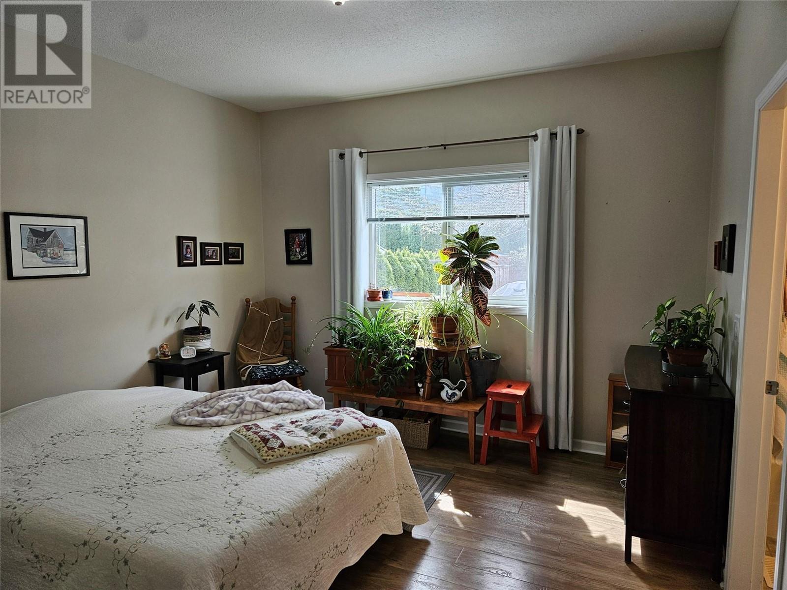 












713 9th Avenue

,
Keremeos,




British Columbia
V0X1N3

