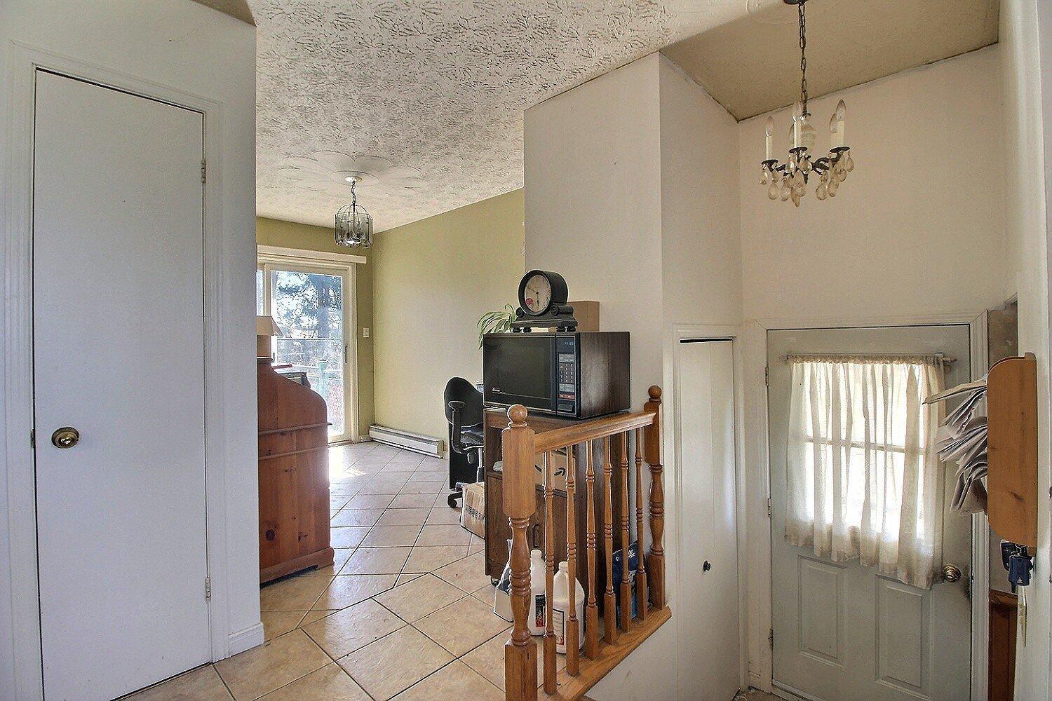 









15240


Route 143

,
Stanstead-Est,




QC
J0B1C0

