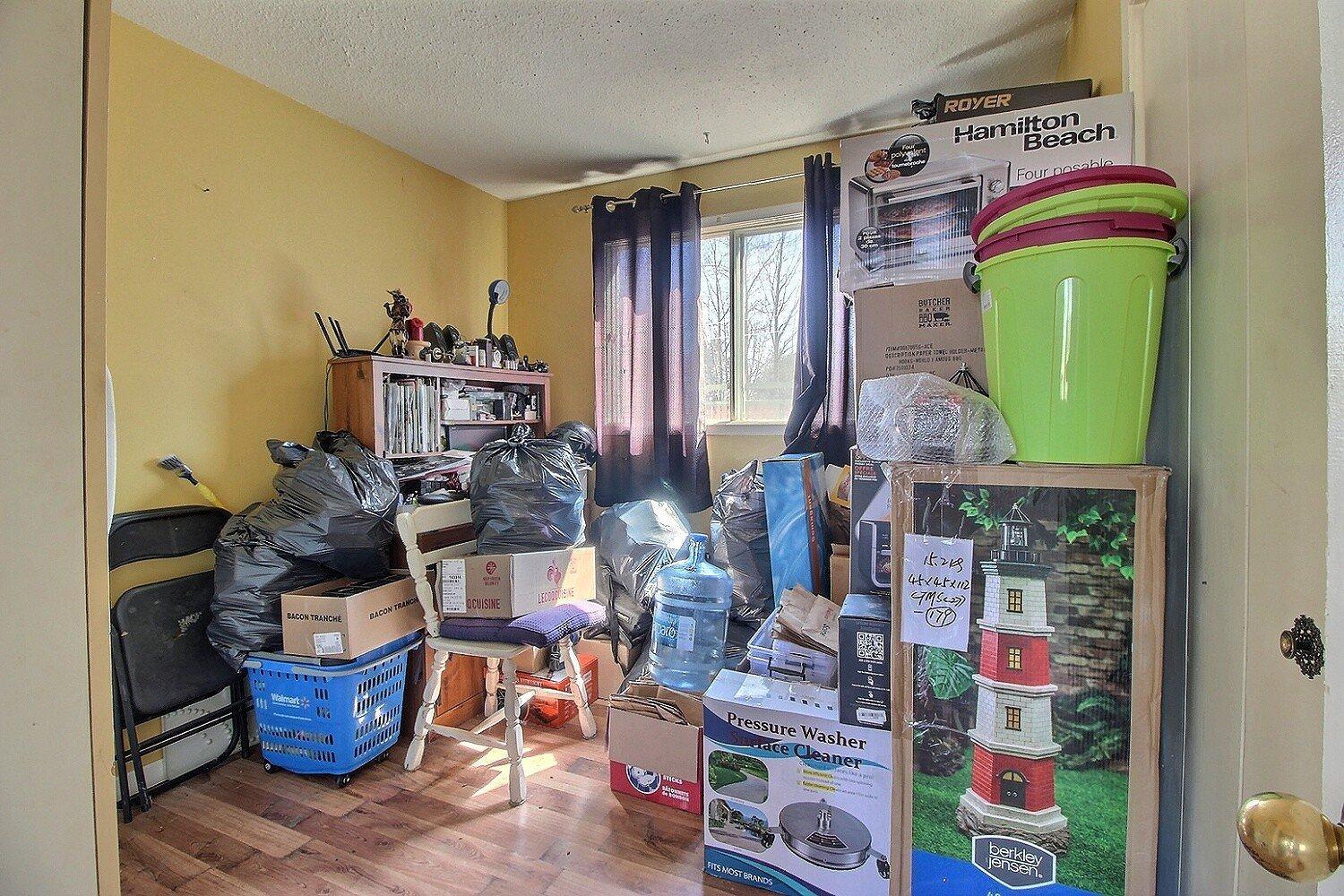 









15240


Route 143

,
Stanstead-Est,




QC
J0B1C0

