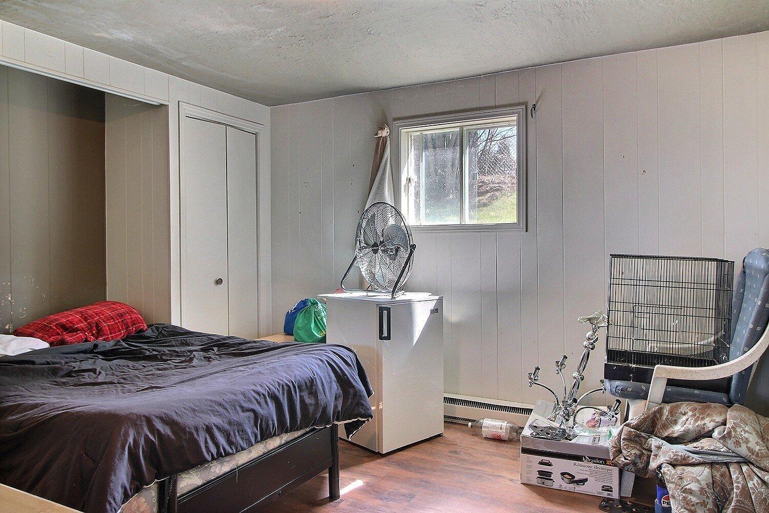 









15240


Route 143

,
Stanstead-Est,




QC
J0B1C0

