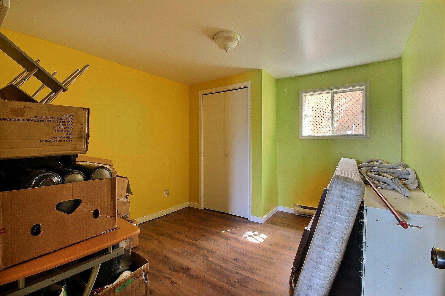 









15240


Route 143

,
Stanstead-Est,




QC
J0B1C0

