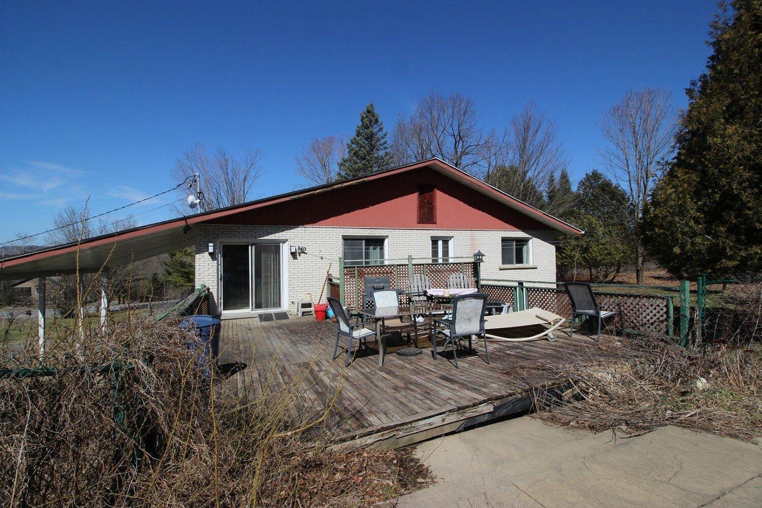 









15240


Route 143

,
Stanstead-Est,




QC
J0B1C0

