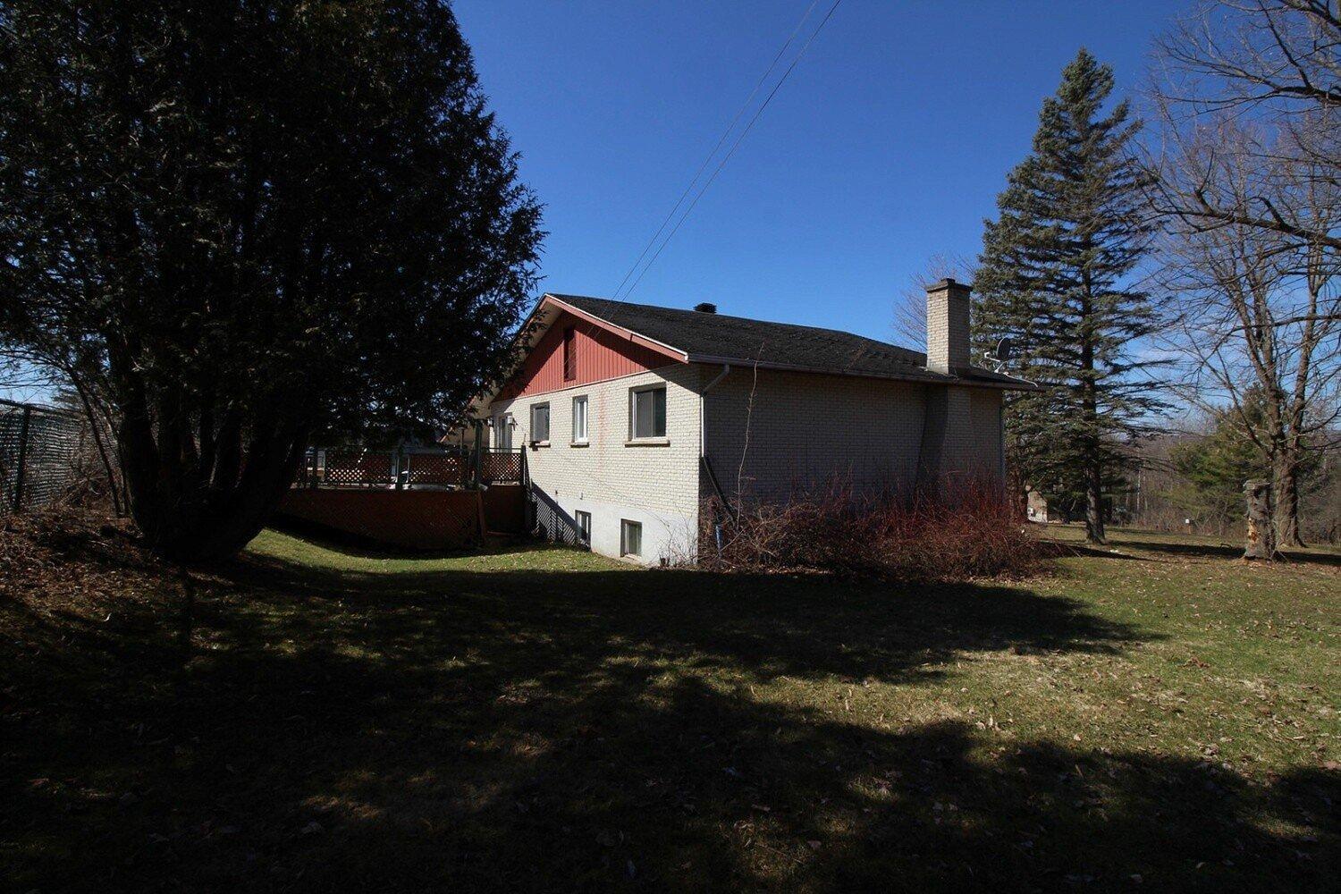 









15240


Route 143

,
Stanstead-Est,




QC
J0B1C0

