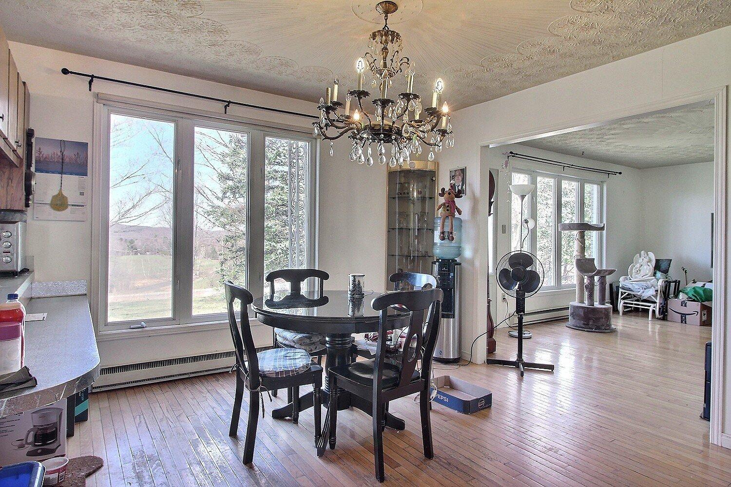 









15240


Route 143

,
Stanstead-Est,




QC
J0B1C0

