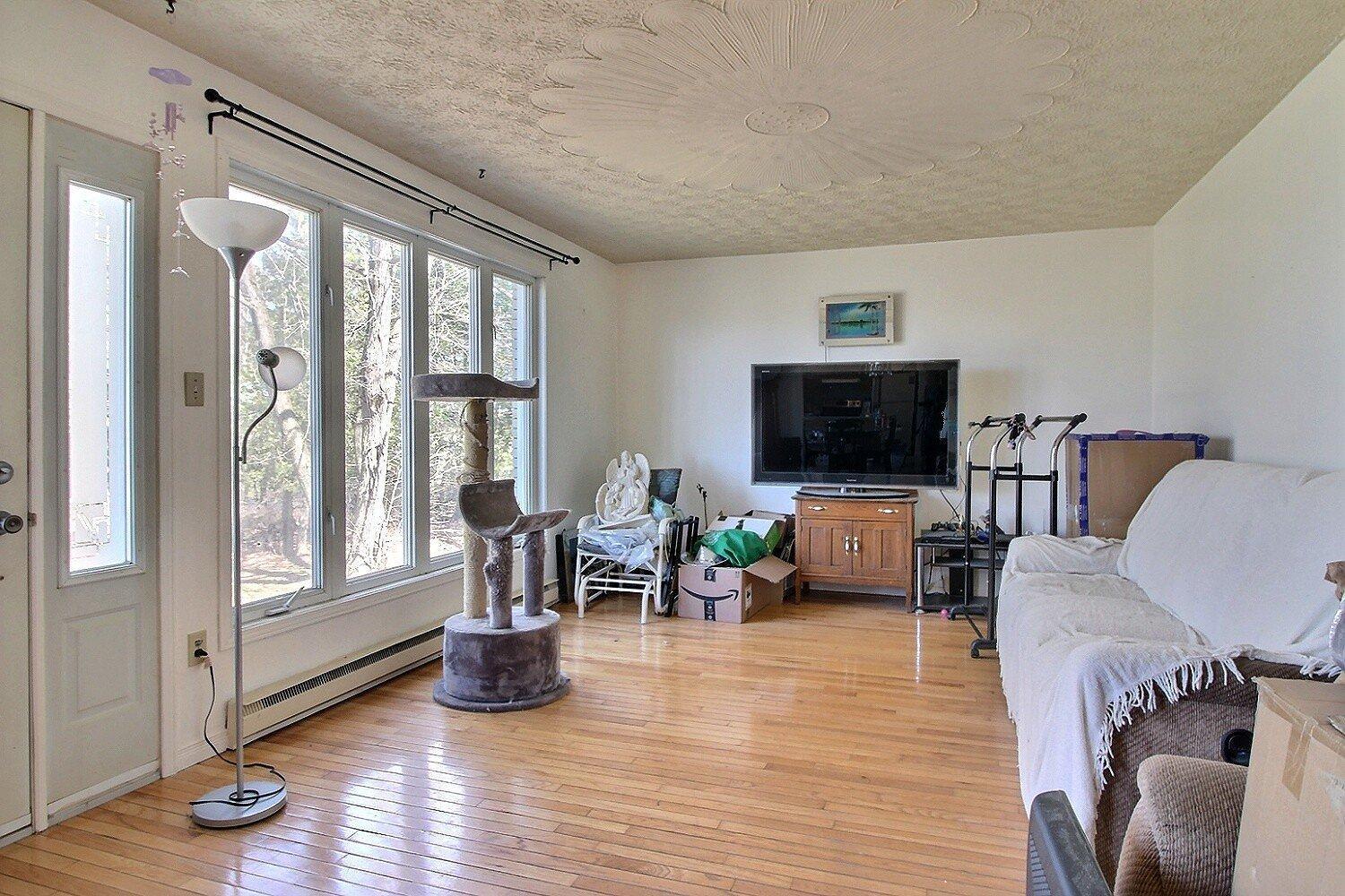 









15240


Route 143

,
Stanstead-Est,




QC
J0B1C0

