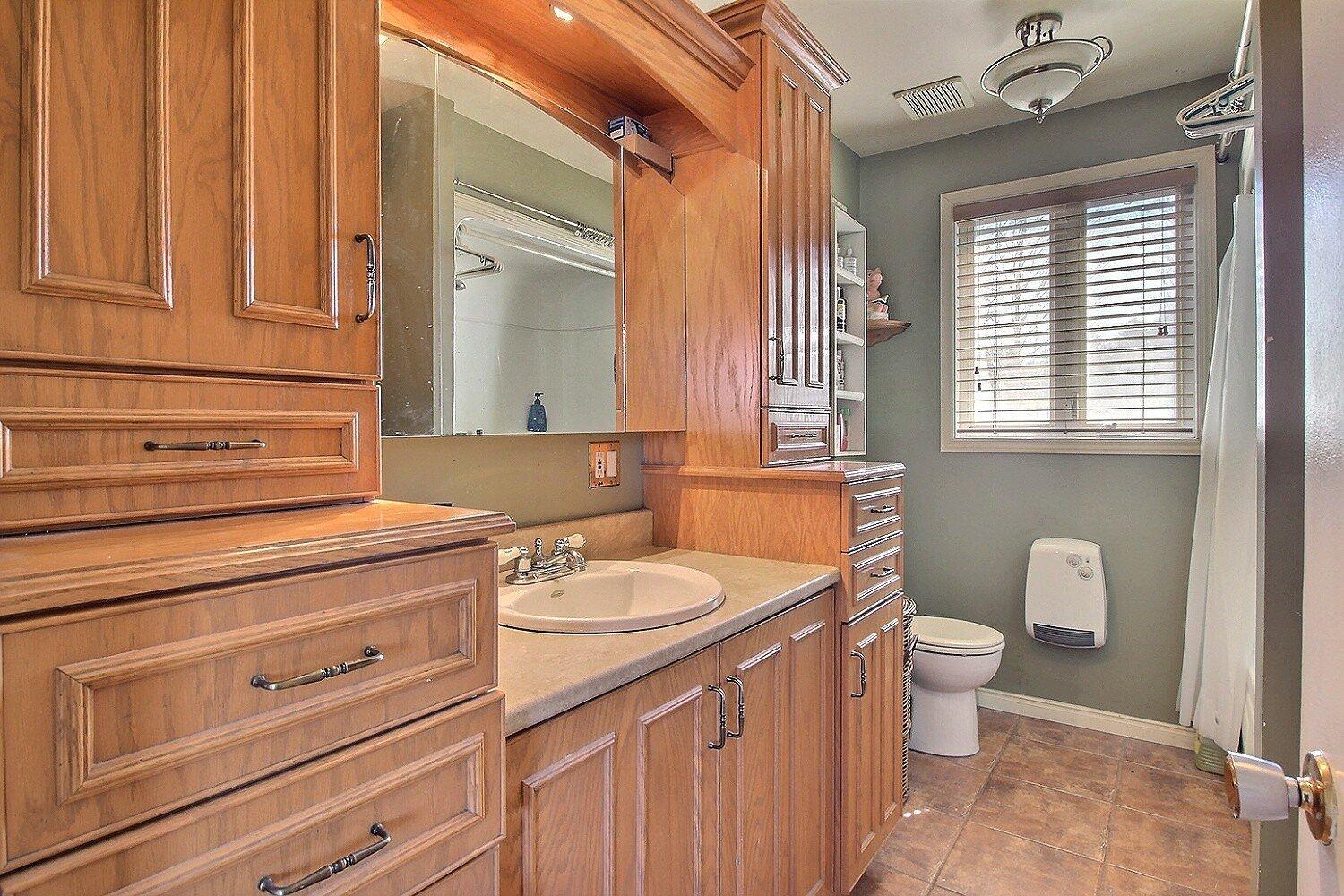 









15240


Route 143

,
Stanstead-Est,




QC
J0B1C0

