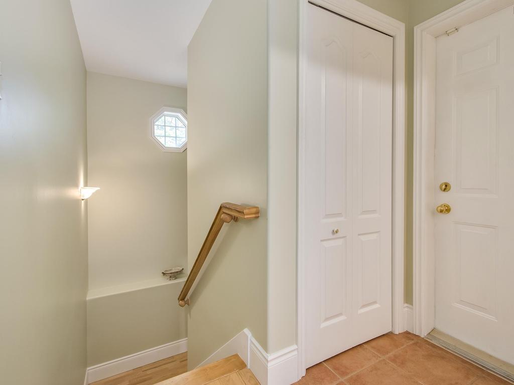 












2 Deer Run

,
Glen Haven,




NS
B3Z 2S4

