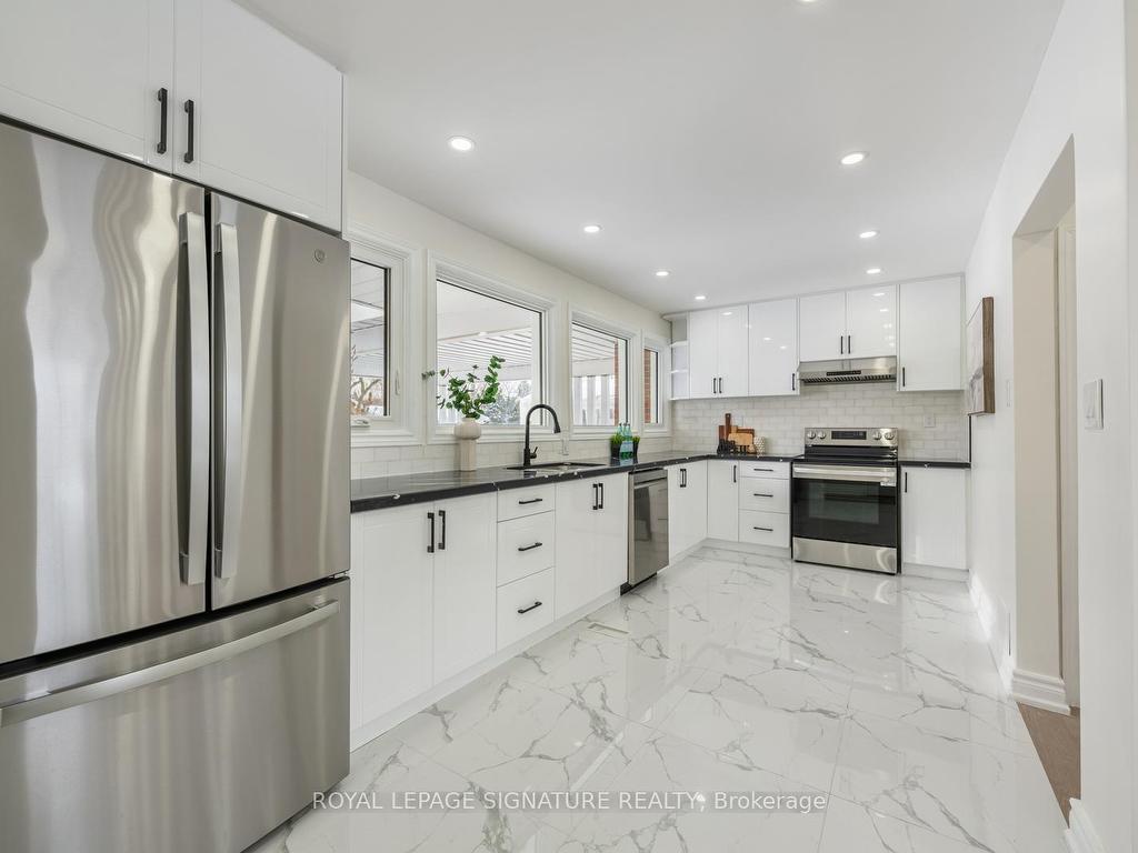 









38


Deerfield

Road,
Toronto,




ON
M1K 4X1

