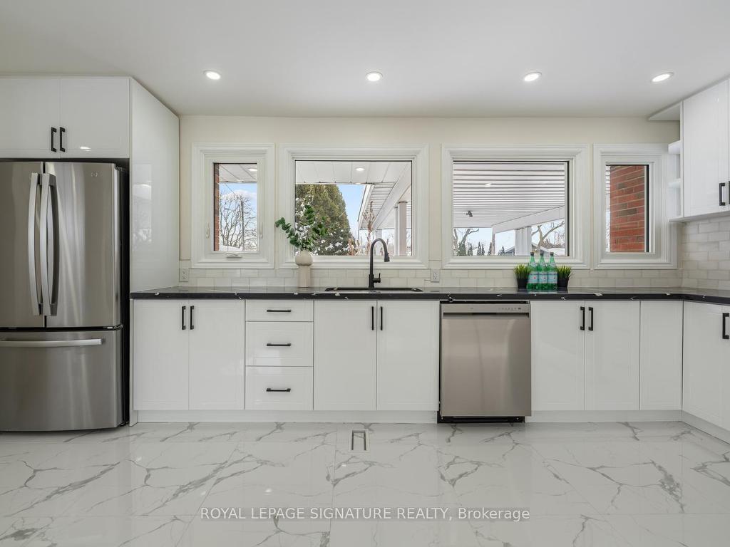 









38


Deerfield

Road,
Toronto,




ON
M1K 4X1

