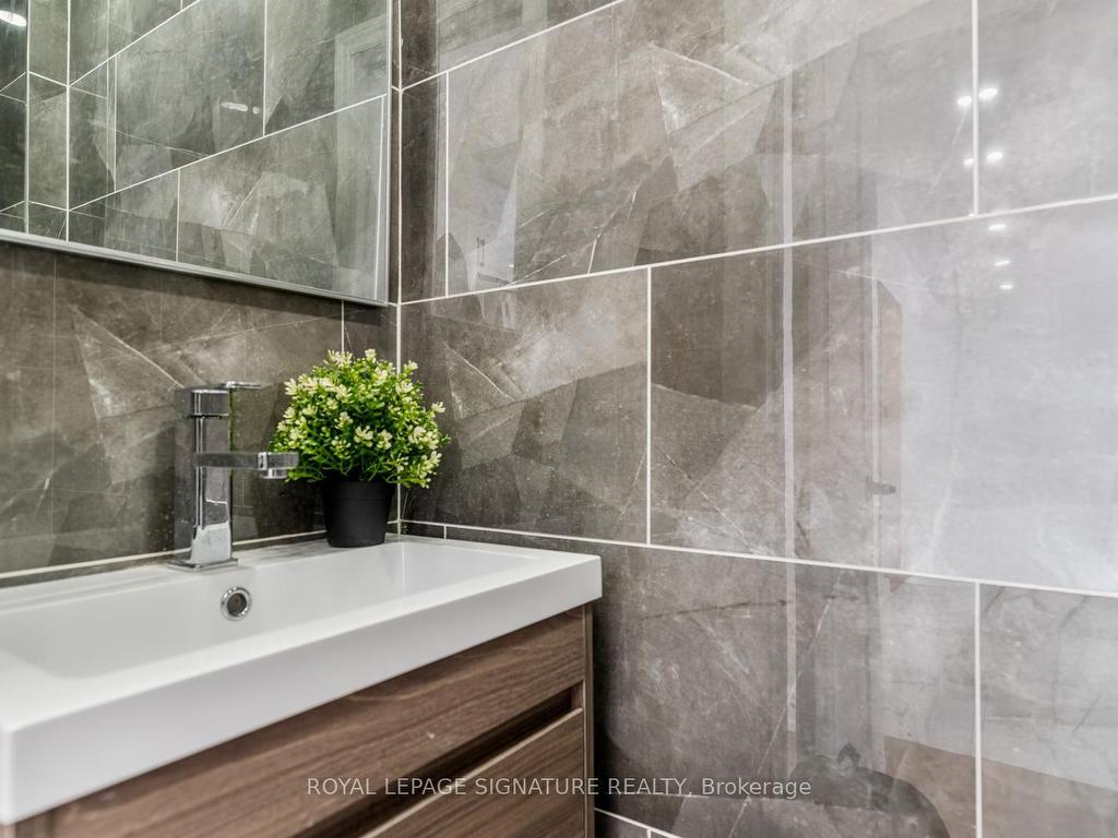 









38


Deerfield

Road,
Toronto,




ON
M1K 4X1

