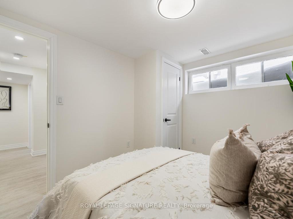 









38


Deerfield

Road,
Toronto,




ON
M1K 4X1

