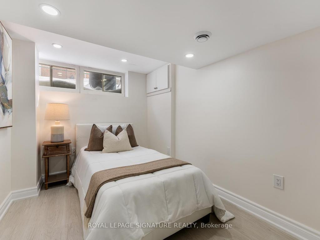 









38


Deerfield

Road,
Toronto,




ON
M1K 4X1

