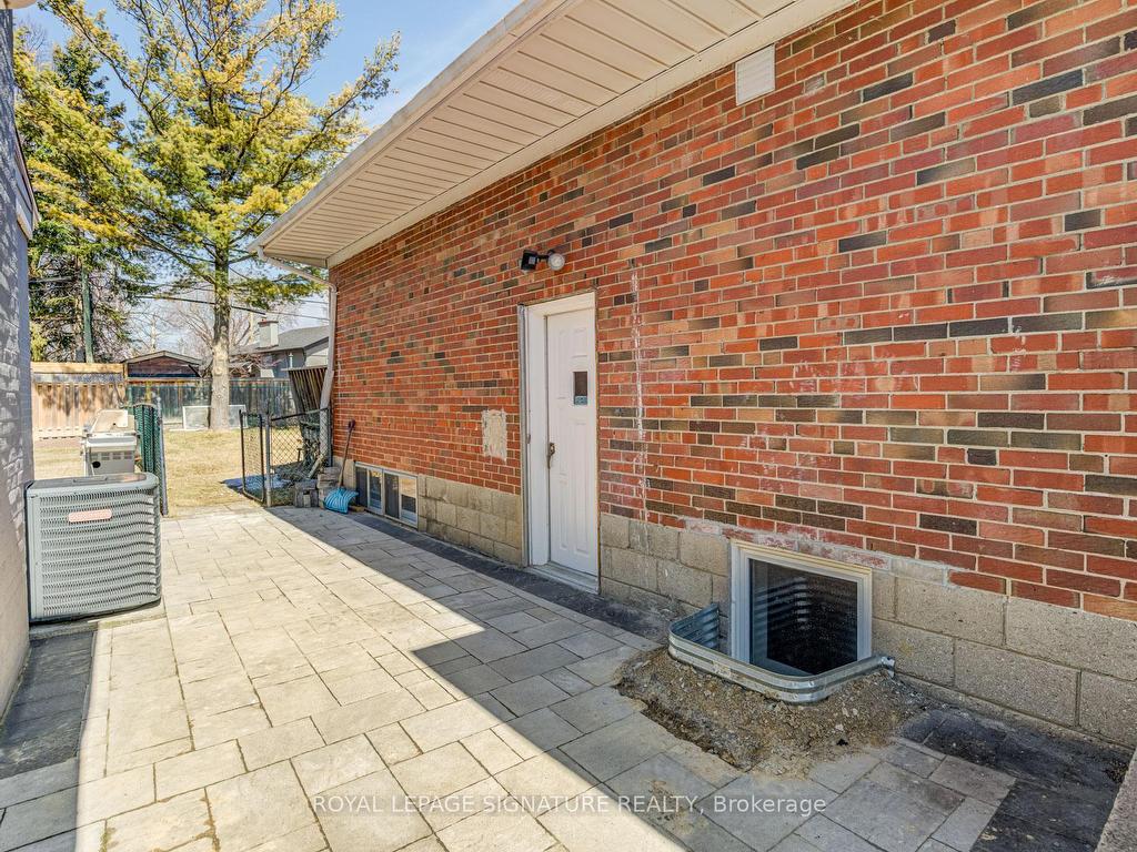 









38


Deerfield

Road,
Toronto,




ON
M1K 4X1

