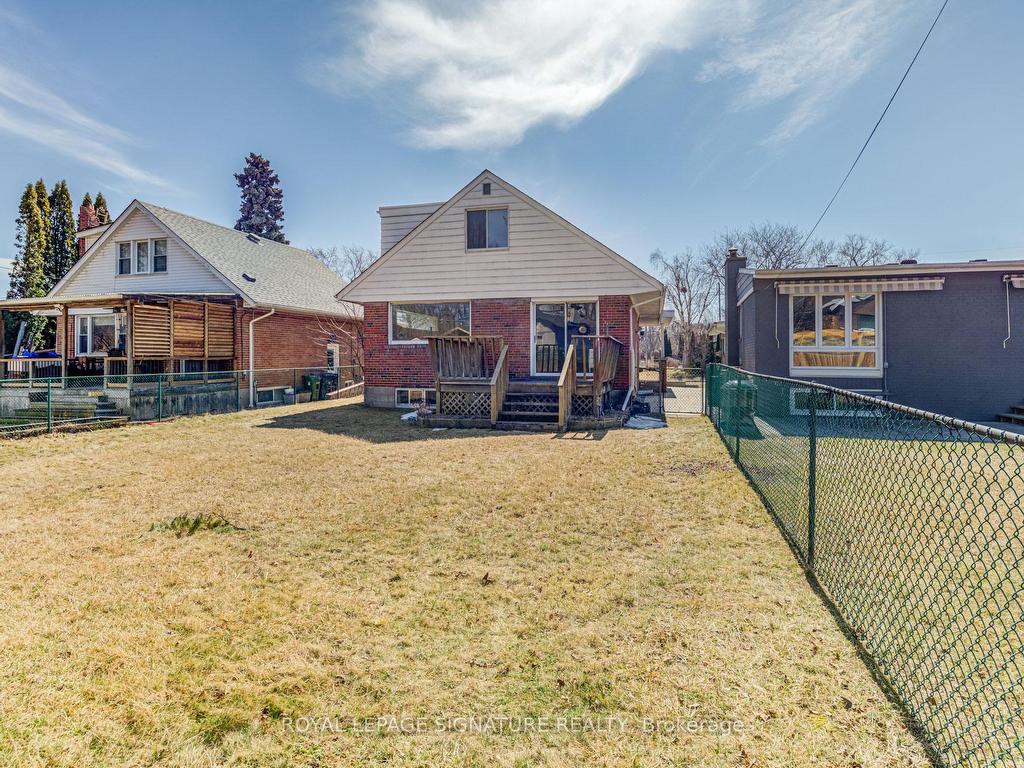 









38


Deerfield

Road,
Toronto,




ON
M1K 4X1

