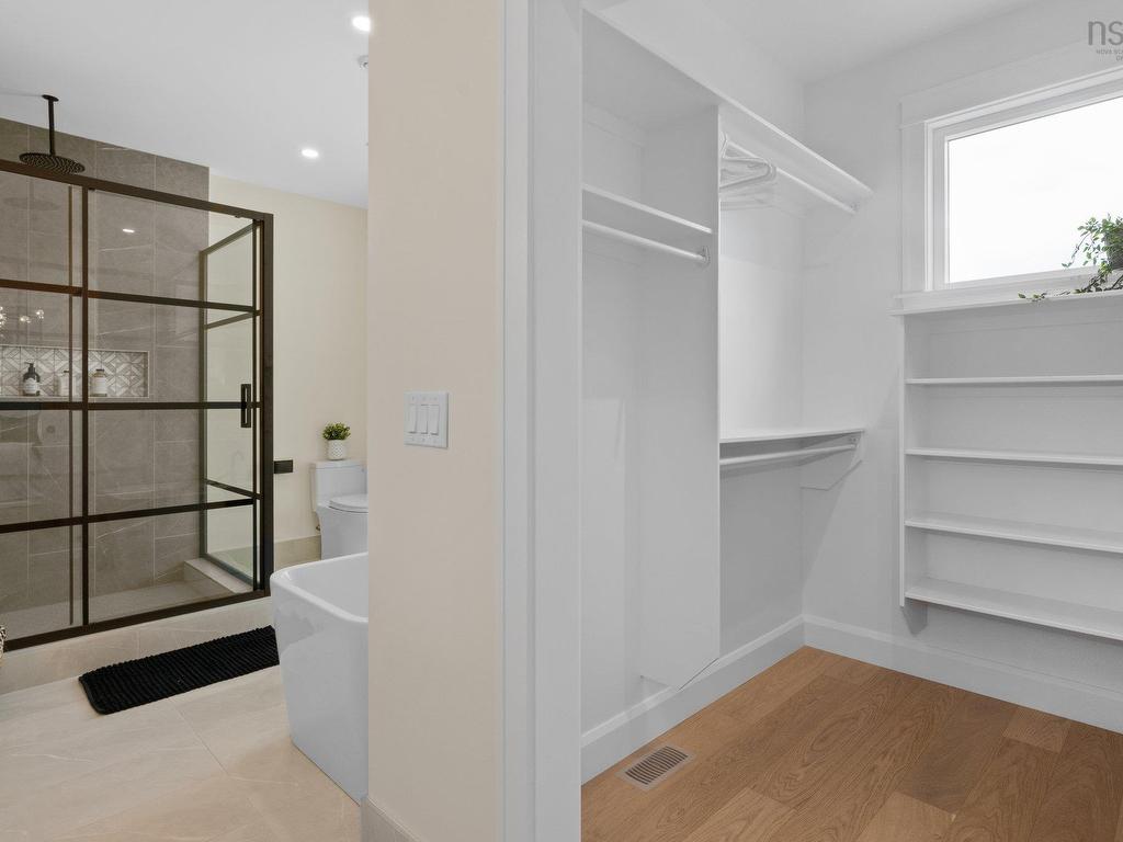 












978 Winwick Road

,
Halifax,




NS
B3H 4L5

