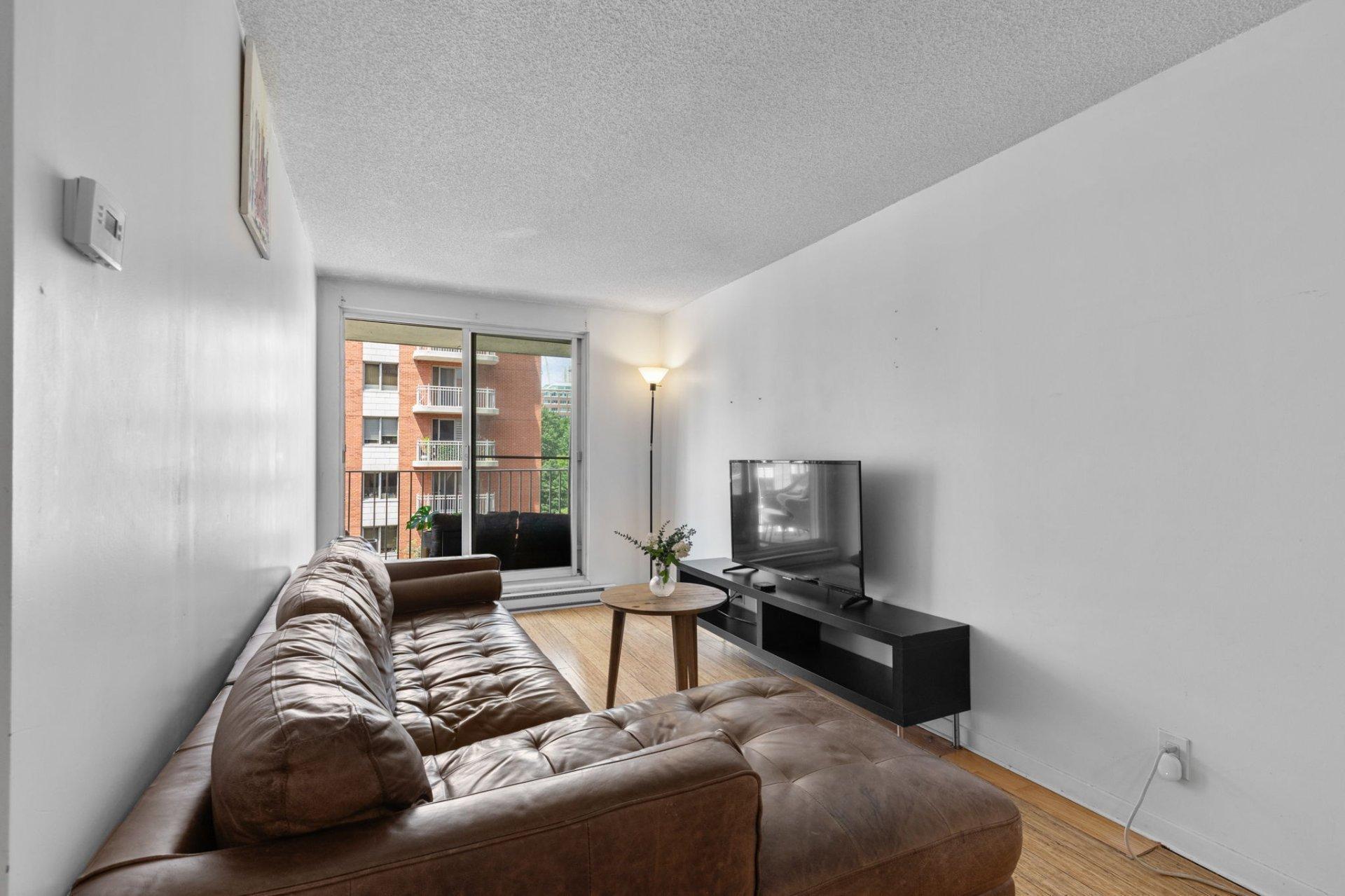 









1050


Av. Amesbury

, 622,
Montréal (Ville-Marie),




QC
H3H2S5


