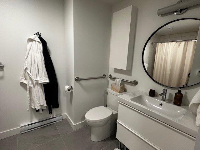









2175


Rue De Champlain

, 3,
Montréal (Ville-Marie),




QC
H2L2T1

