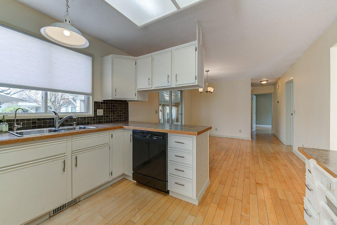 









1255


Raymer

Avenue, 111,
Kelowna,




BC
V1W 3S3

