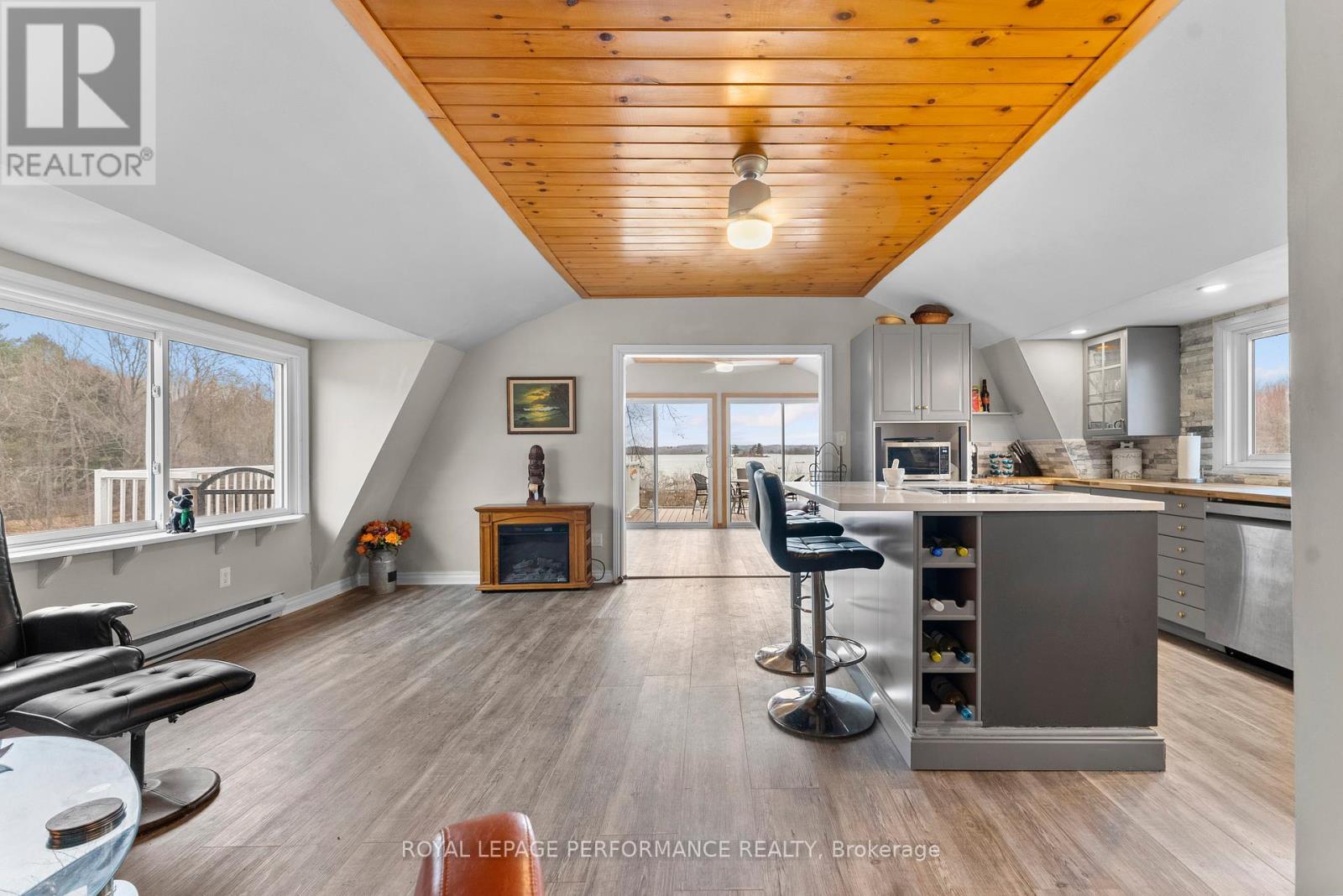 












1930 SUNBURY ROAD

,
Frontenac (Frontenac South),




Ontario
K0H1X0

