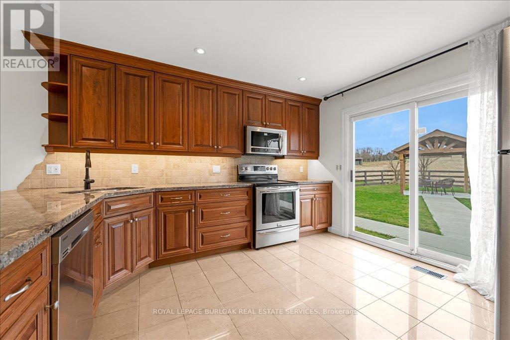 












337 HIGHWAY 52 N

,
Hamilton,




Ontario
L0R1T0

