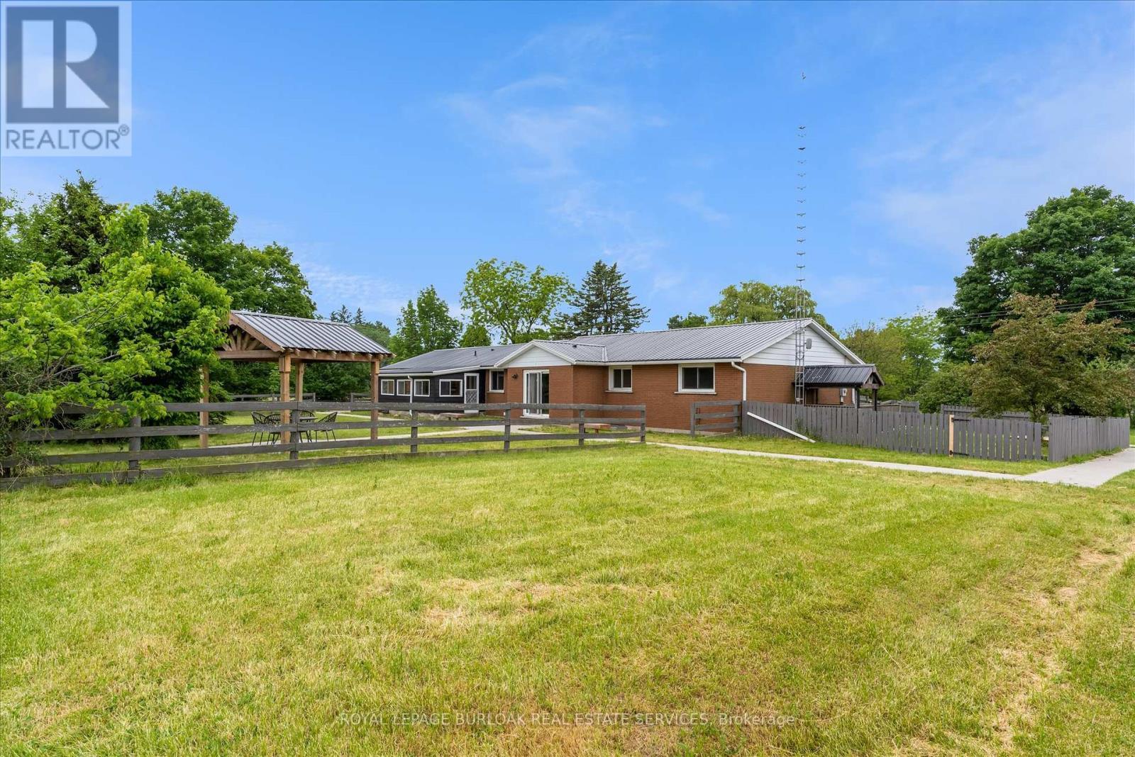 












337 HIGHWAY 52 N

,
Hamilton,




Ontario
L0R1T0

