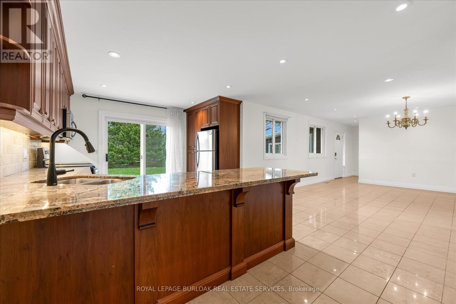 












337 HIGHWAY 52 N

,
Hamilton,




Ontario
L0R1T0

