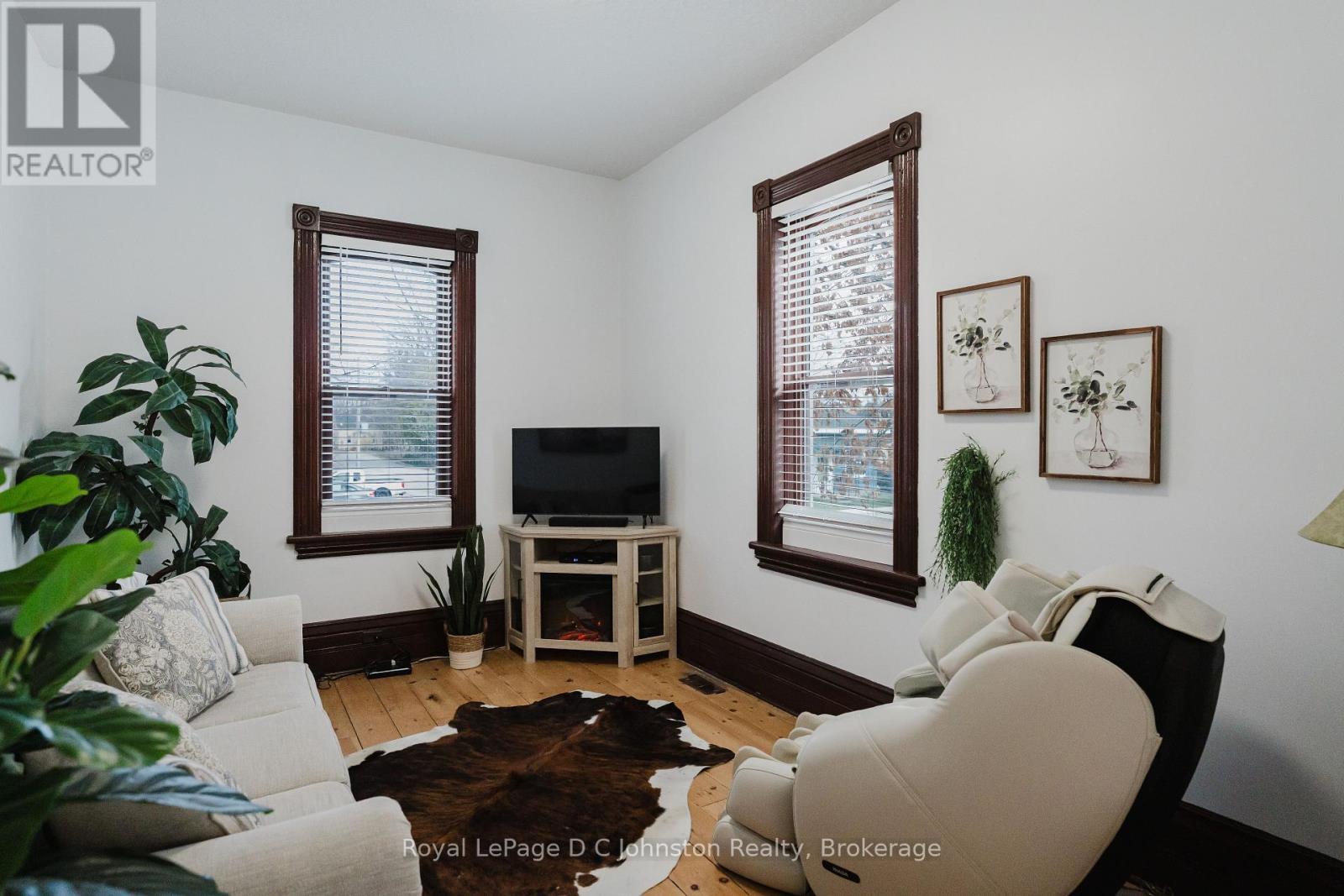 












SW - 83 3RD STREET

,
Arran-Elderslie,




Ontario
N0G1L0

